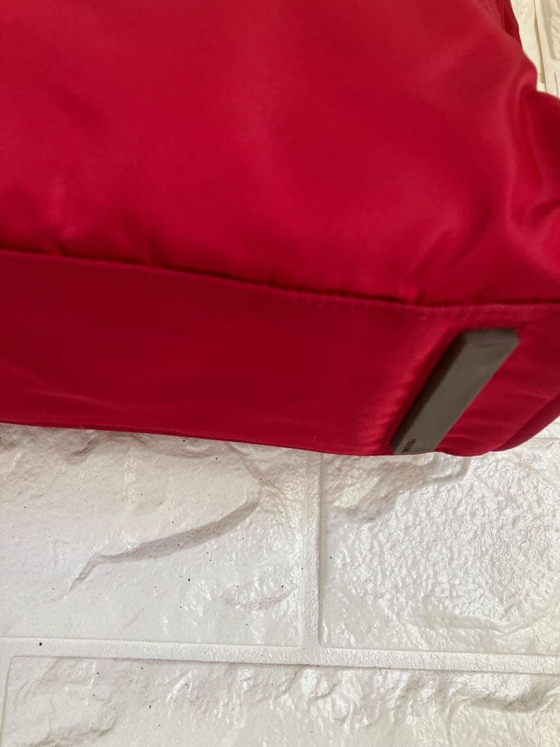 PRADA レッド　ナイロンハンドバッグ