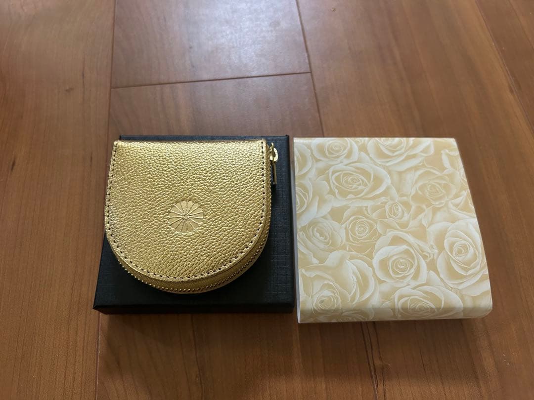 皇居 馬蹄型小銭入　財布 ゴールド