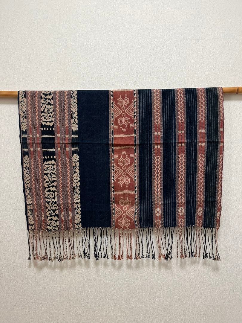 60年位前にインドネシアのヌサトゥンガラ諸島サウ島で手織りされたイカット。