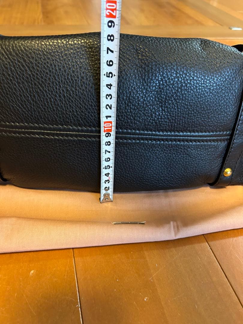 miu miu ブラックレザー ハンドバッグ