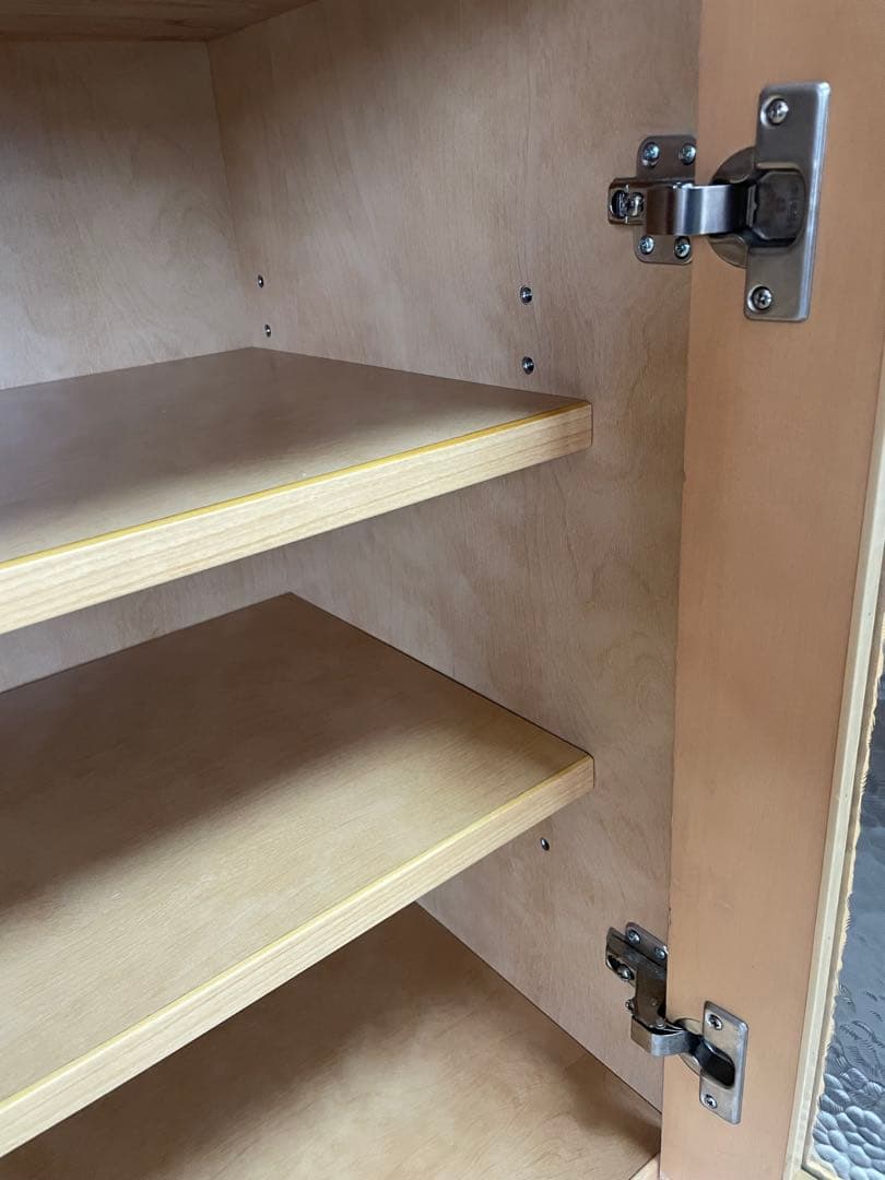 10月19日まで　木製キャビネット　３段　引き出し付き