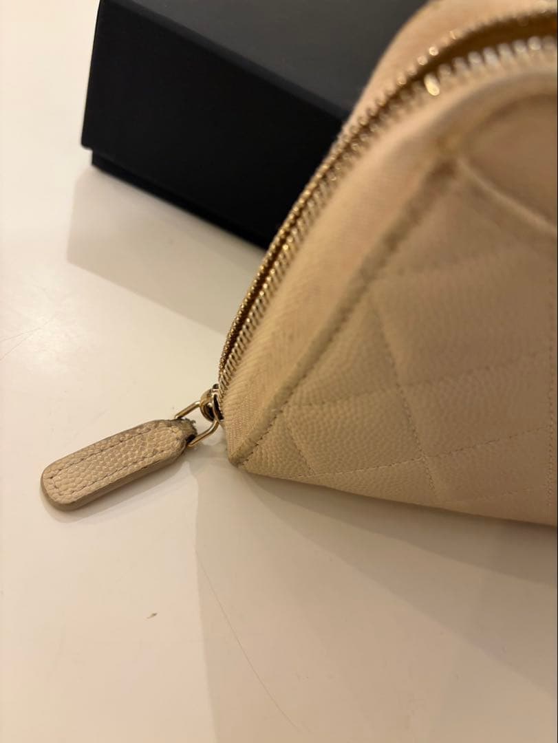 CHANEL シャネル　長財布　キャビアスキン　白