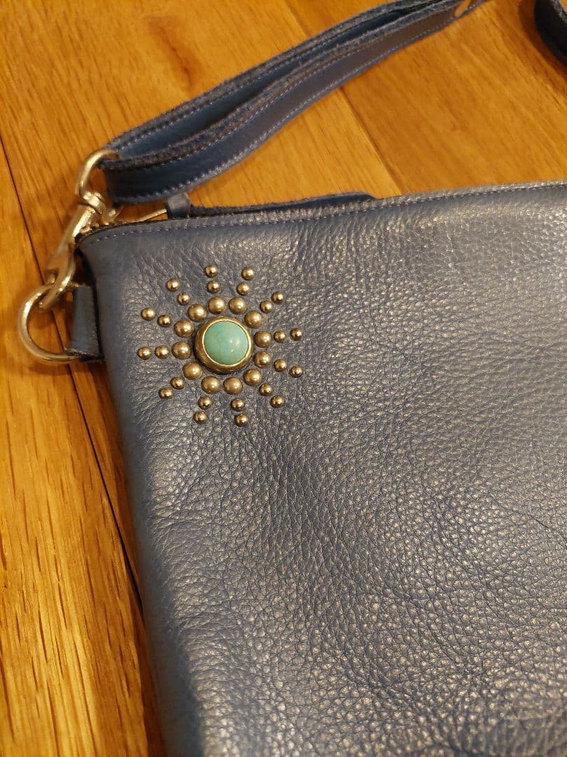 HTC　サコッシュ　ショルダーバッグ　ブルーレザー　ターコイズ　スタッズ