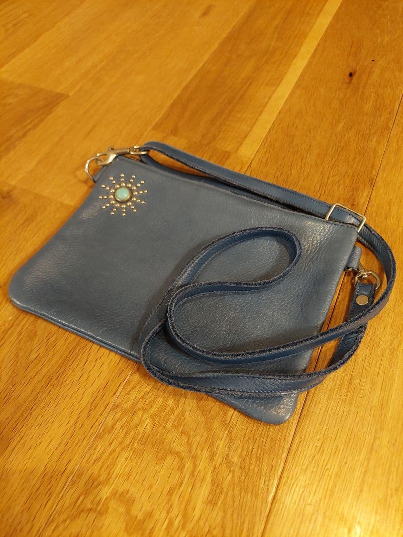 HTC　サコッシュ　ショルダーバッグ　ブルーレザー　ターコイズ　スタッズ