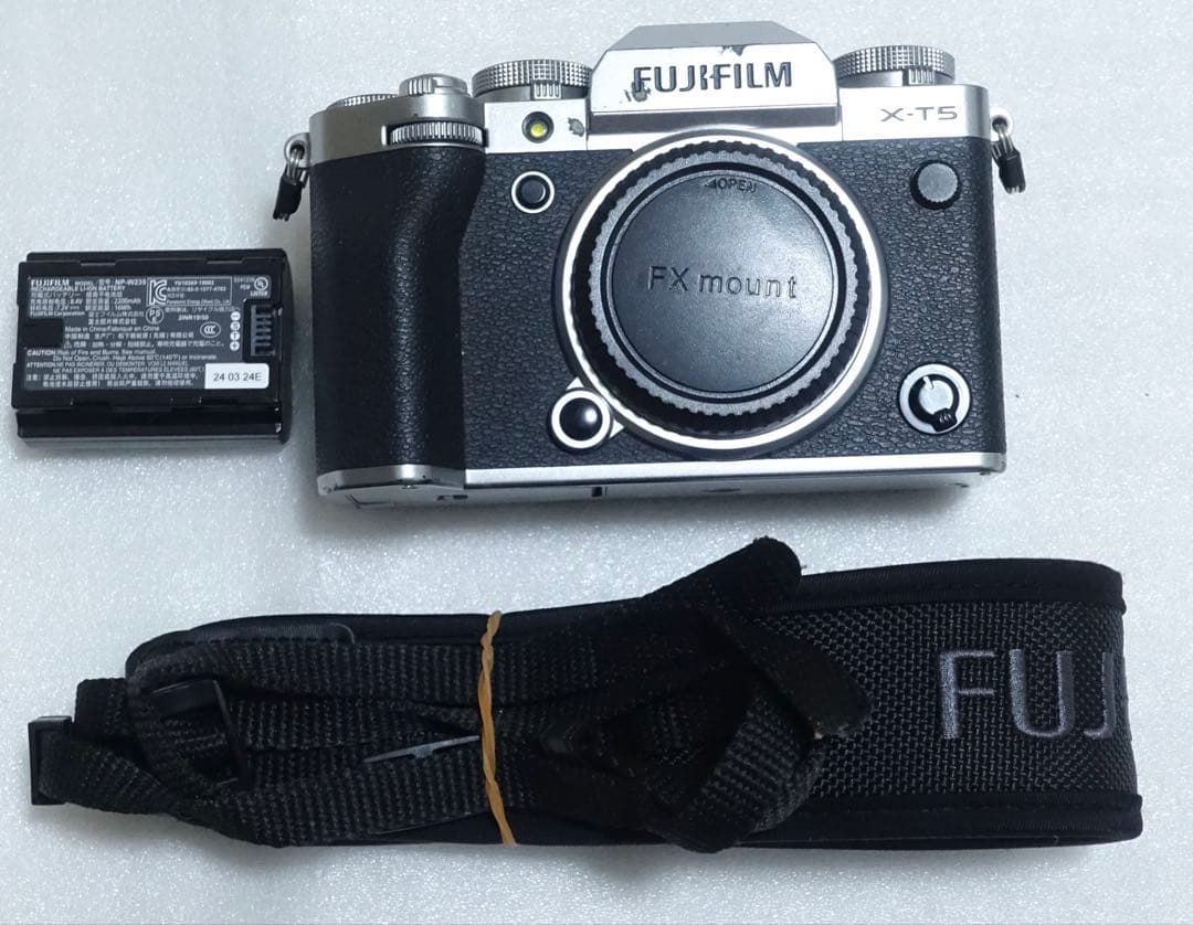 Fujifilm X-T5 ミラーレスカメラ 本体 シルバー ボディのみ