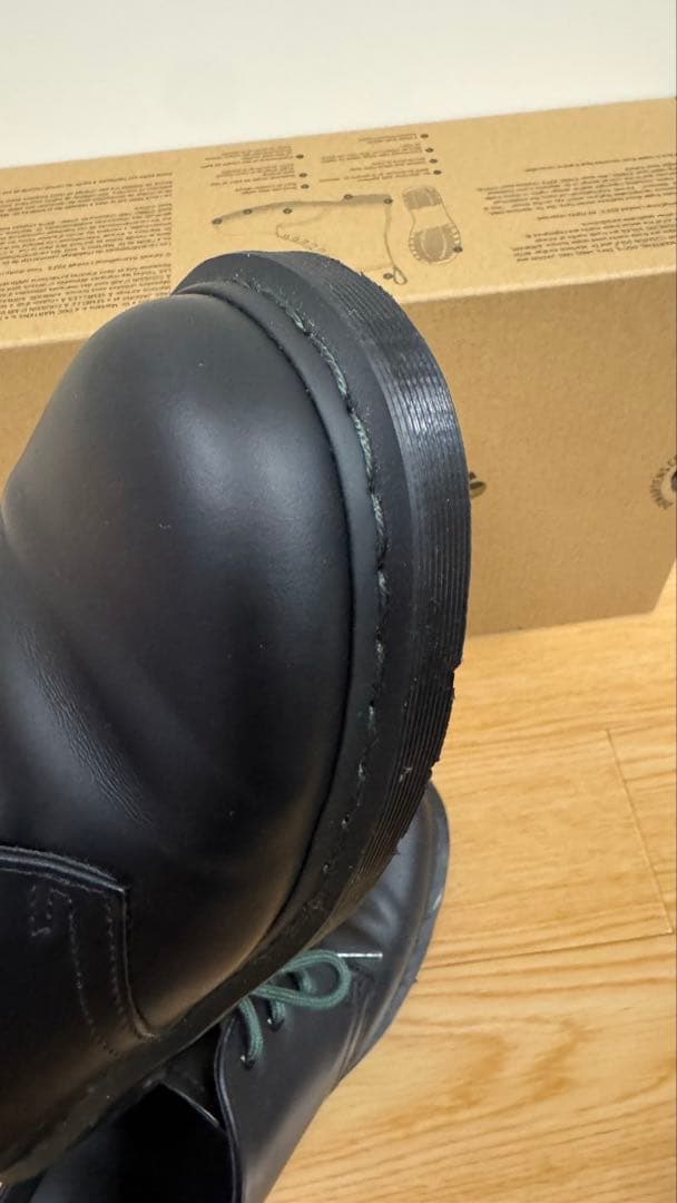 極美品ドクターマーチン3ホール　UK7 グリーンステッチ　緑