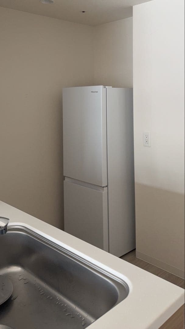 送料込 美品 Hisense 175L 2ドア冷蔵庫 ホワイト