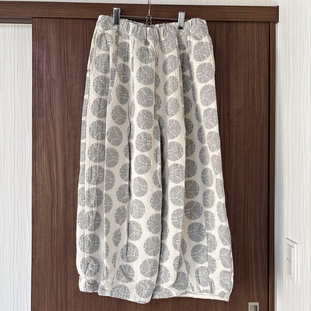ドット柄カジュアルパンツ グレーとホワイト