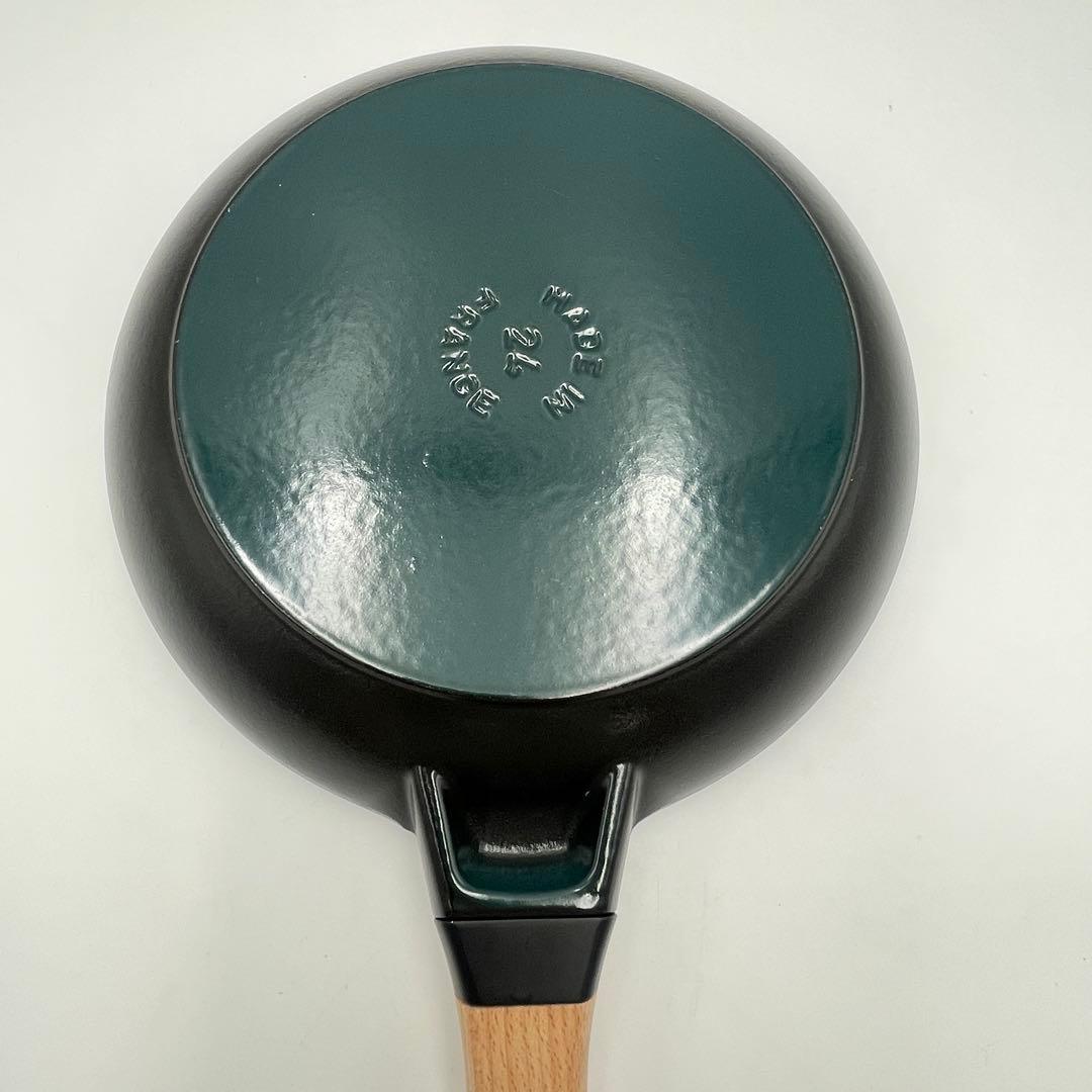 美品】ストウブ（Staub）ウッドハンドルフライパン 24cm IH/ガス火対応