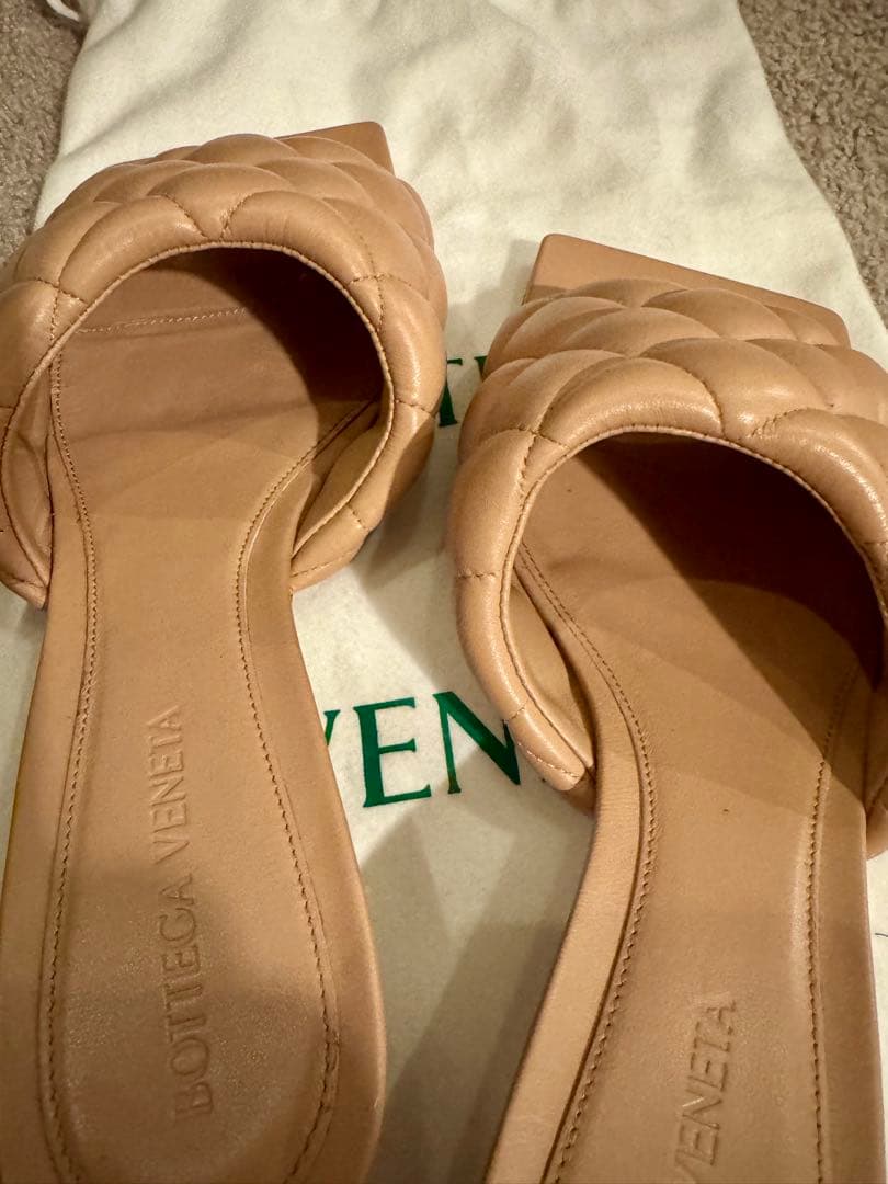 ⭐︎Bottega Veneta(ボッテガヴェネタ)⭐︎サンダル　パデッド ミュール