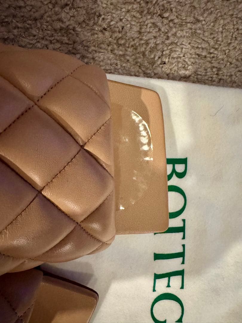 ⭐︎Bottega Veneta(ボッテガヴェネタ)⭐︎サンダル　パデッド ミュール