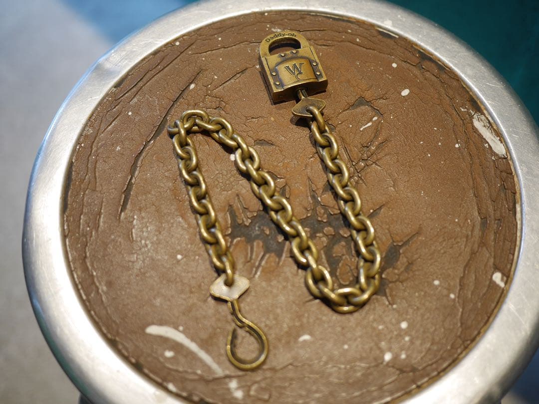 WEIRDOウィアード パドロックウォレットチェーン　真鍮ブラス