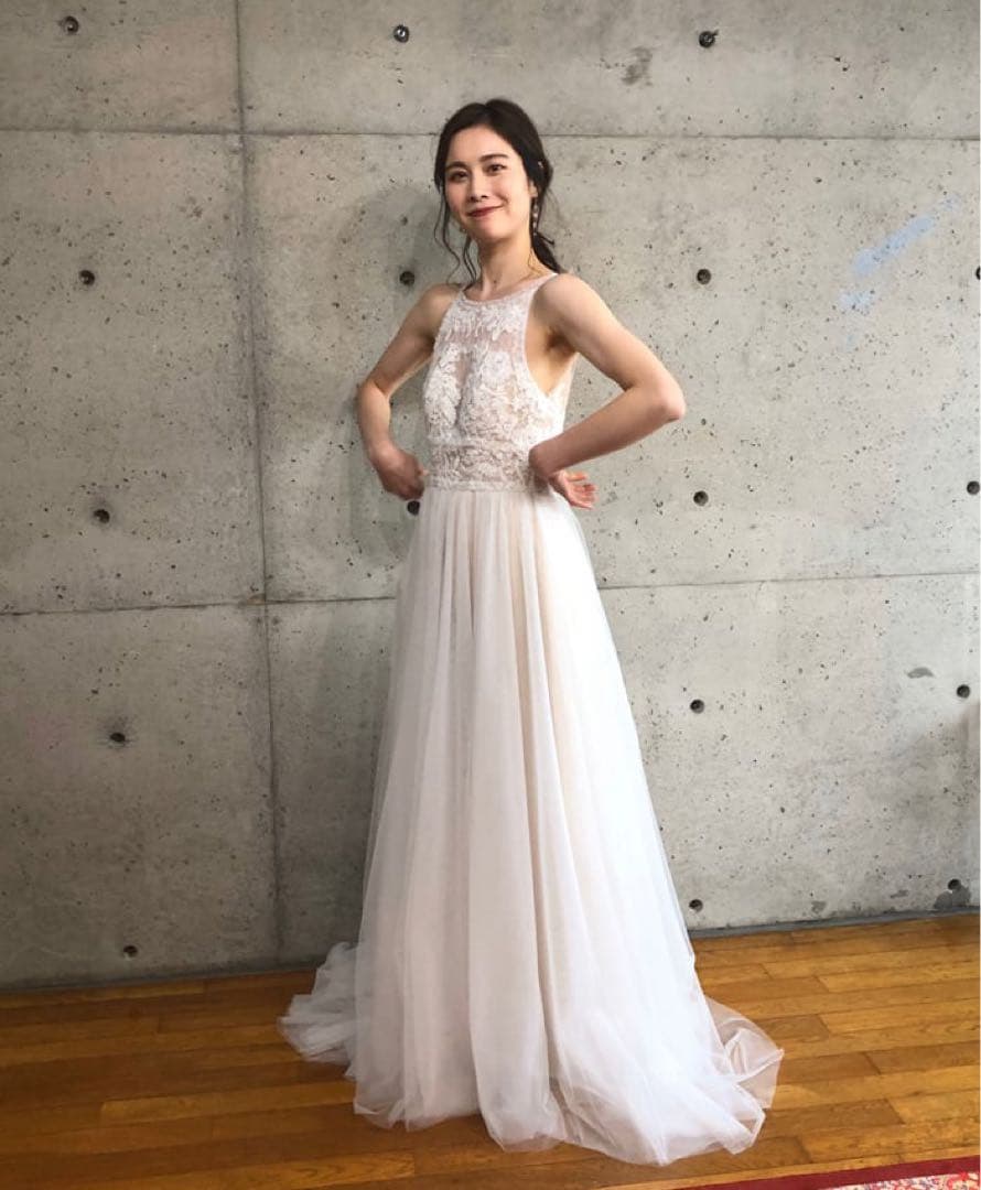 美品 アーバンブランシュ ウェディングドレス ホルターネック チュール