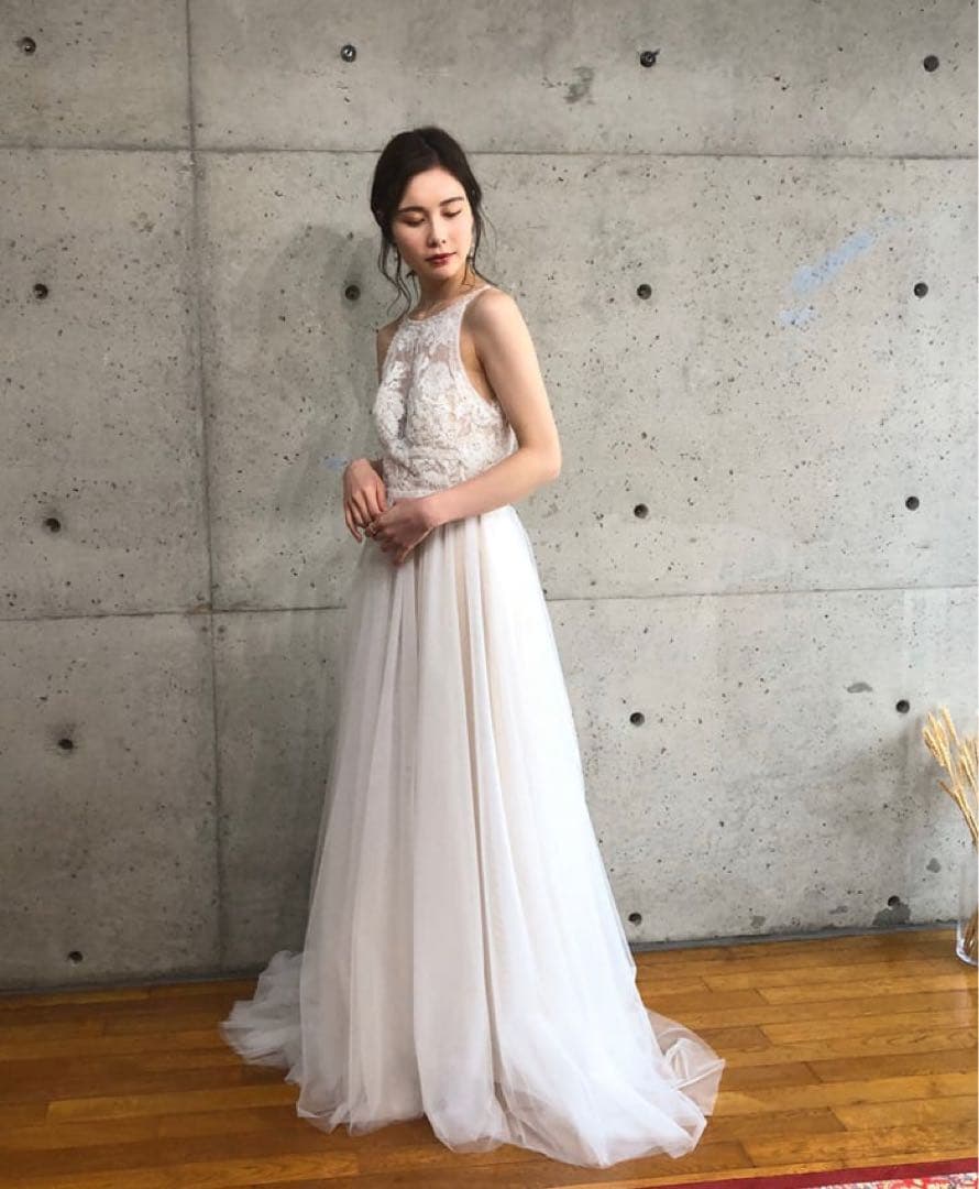 美品 アーバンブランシュ ウェディングドレス ホルターネック チュール