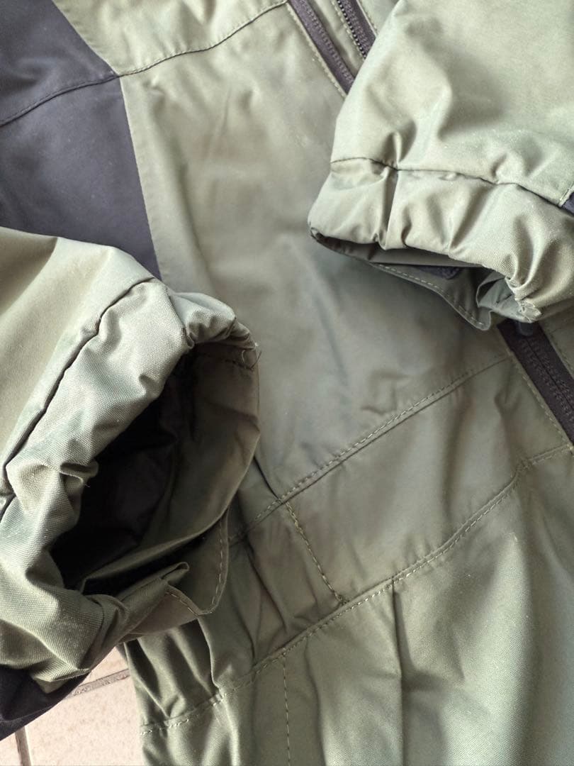 The North Face 子ども用スキーウェア オリーブグリーン