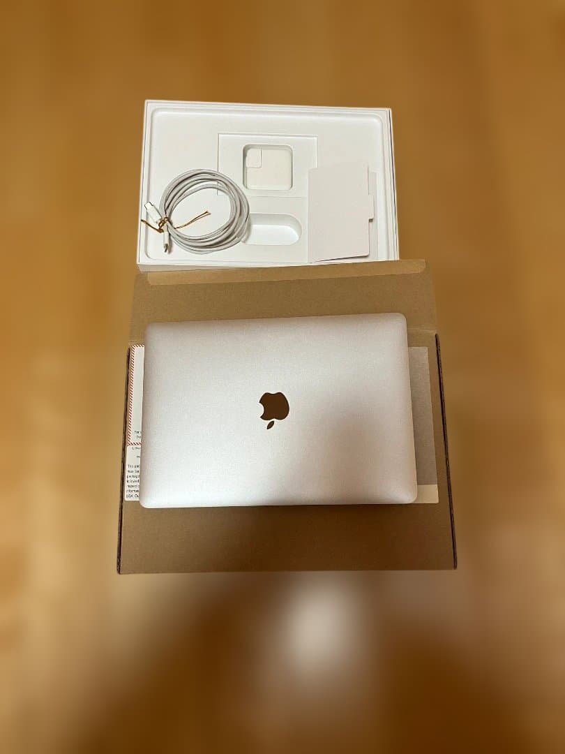 MacBook A1534 8GB/256GB 　（本体はキレイ）