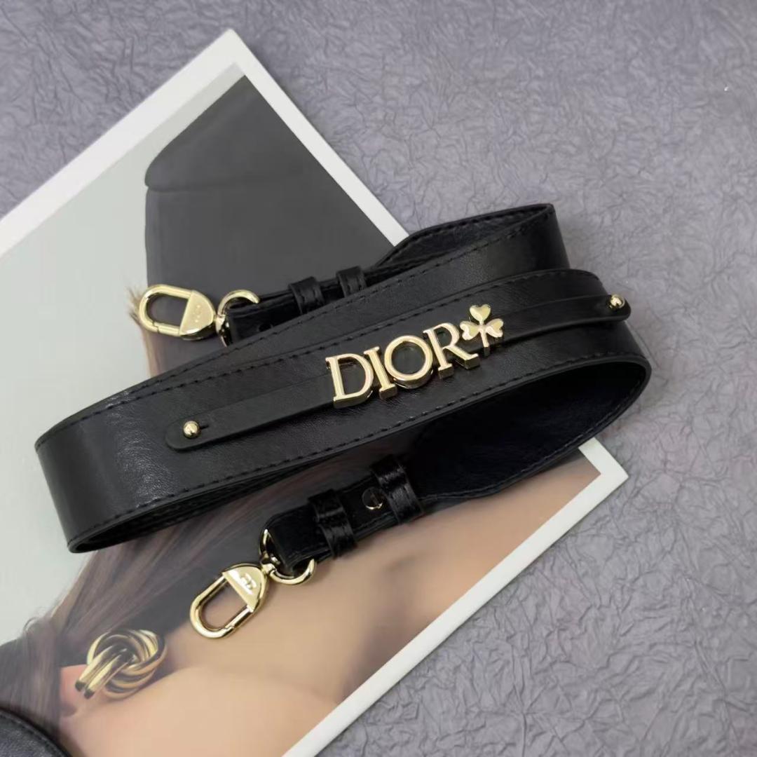 ロゴチャーム ラムスキン ショルダー 24時間以内発送