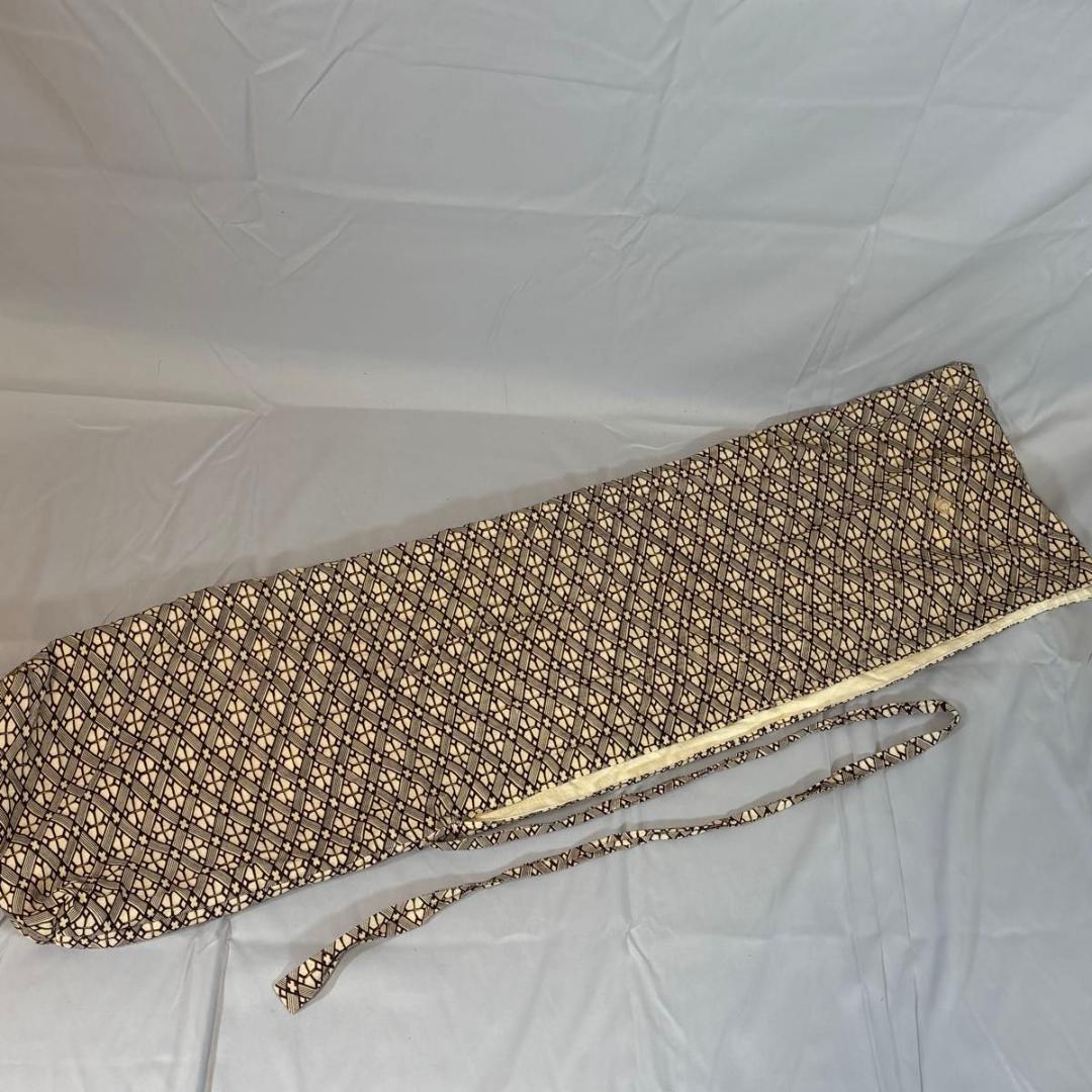 三味線　中棹（太さ2.6cm）　破れなし　駒・撥・弦・指掛付属