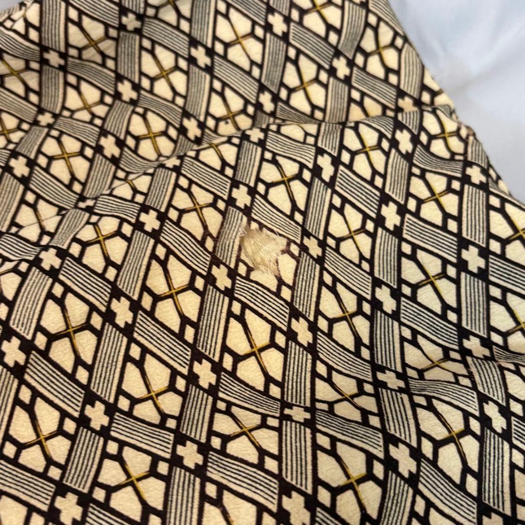 三味線　中棹（太さ2.6cm）　破れなし　駒・撥・弦・指掛付属