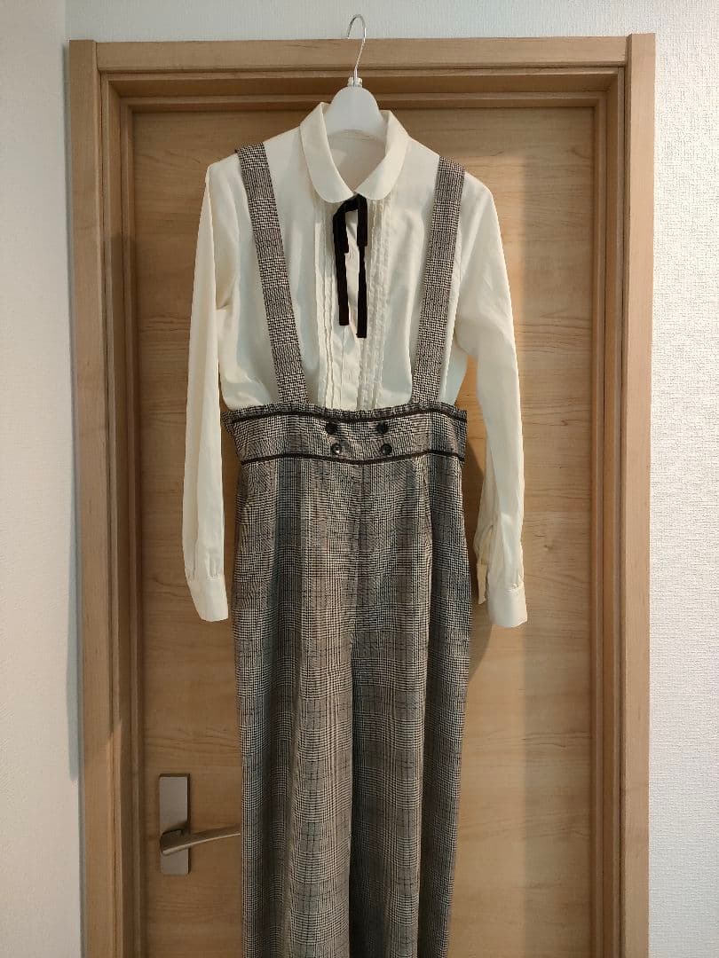 165cm　ブラウンブレザーとチェックパンツ、ブラウスのセット