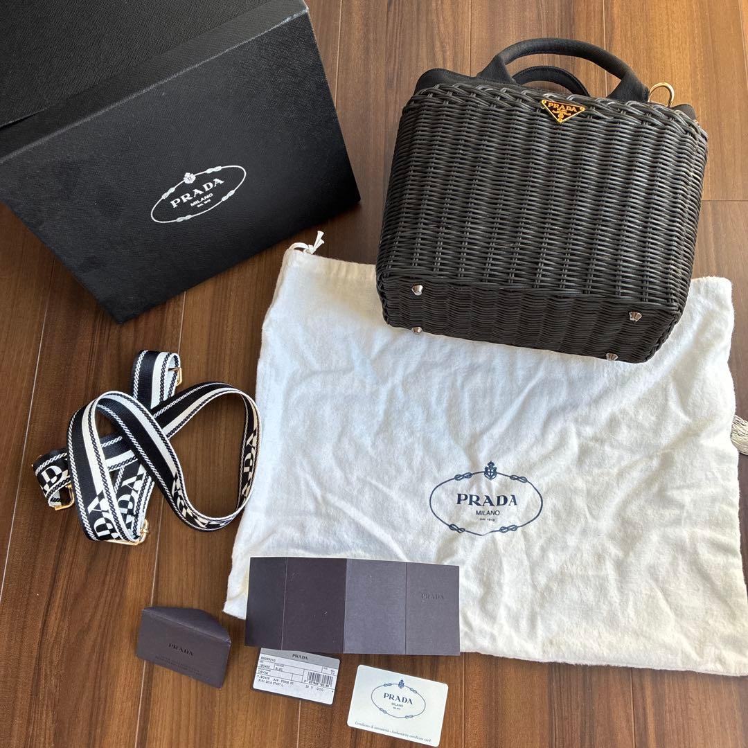 ロゴ付き　ブラック かごバッグ