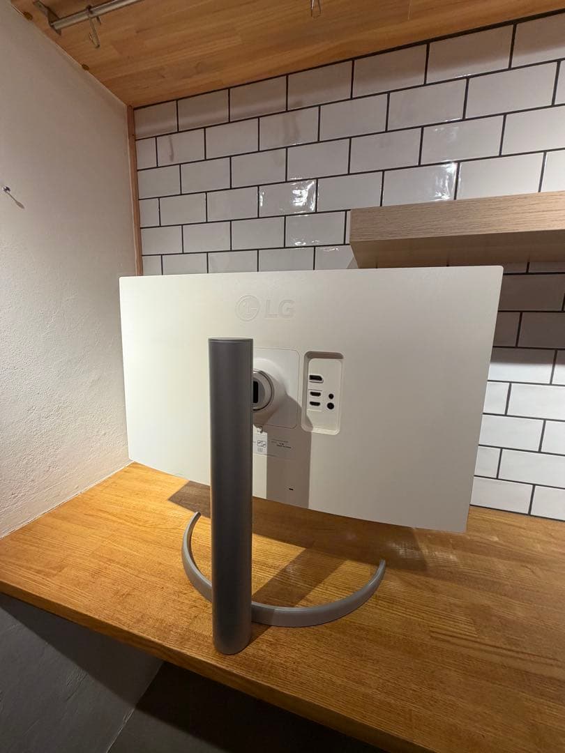 美品！！LG 27インチ 4K モニター 27UP650-W