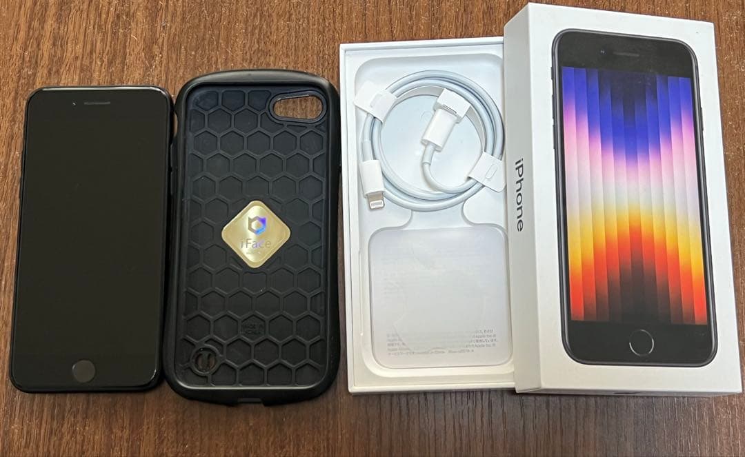 Apple iPhone SE ミッドナイト(ブラック)本体