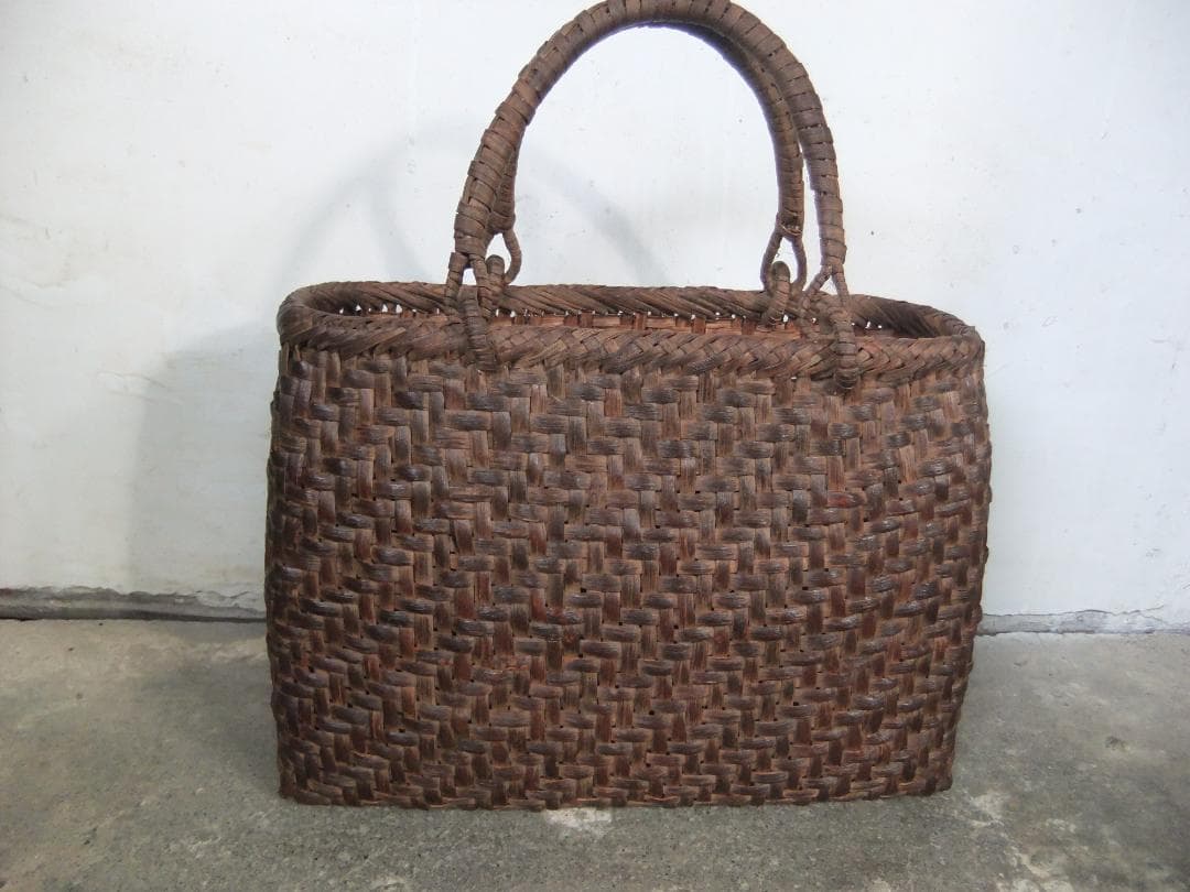 古い山葡萄のカゴ 　山ぶどう籠