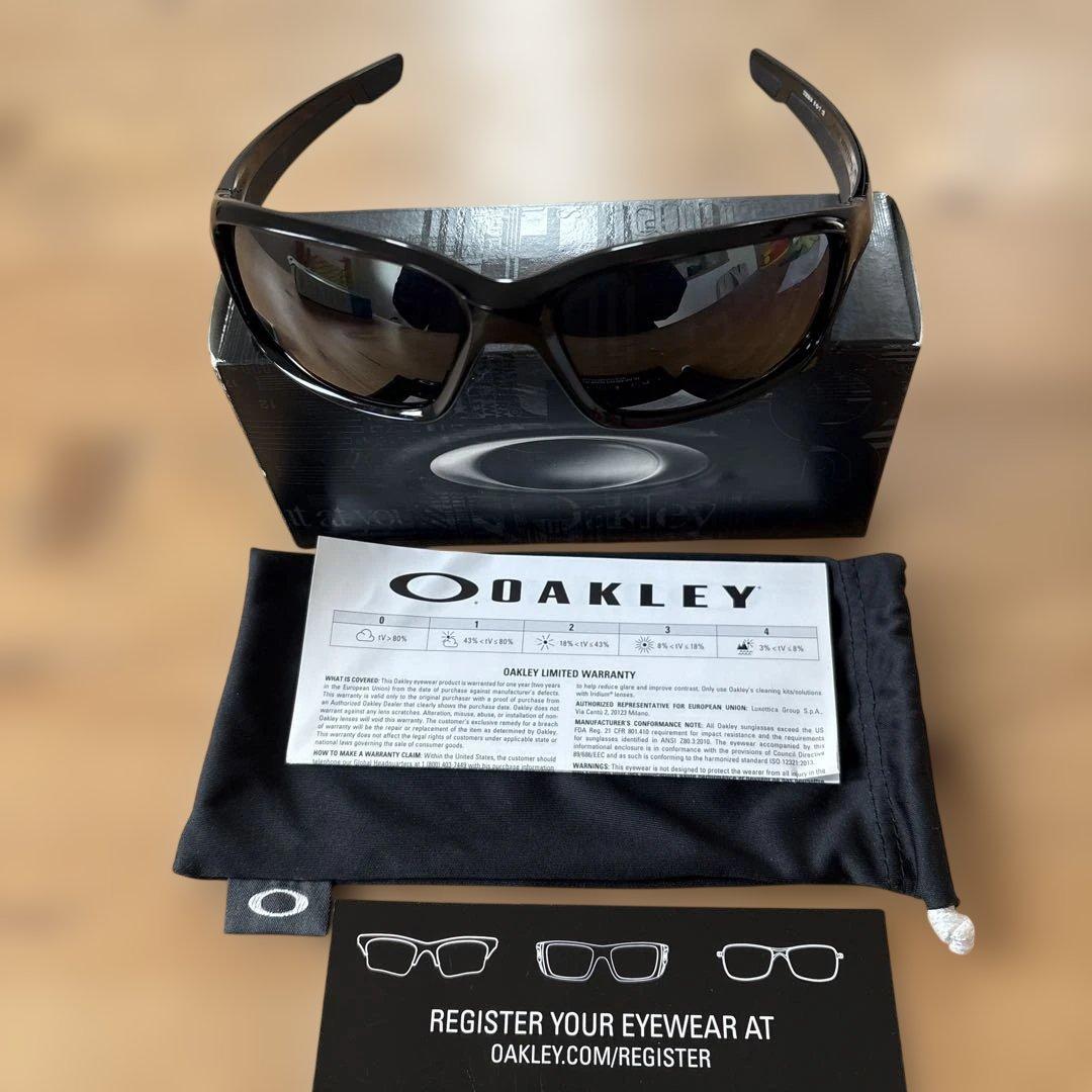 Oakley ブラック サングラスOO9336-04