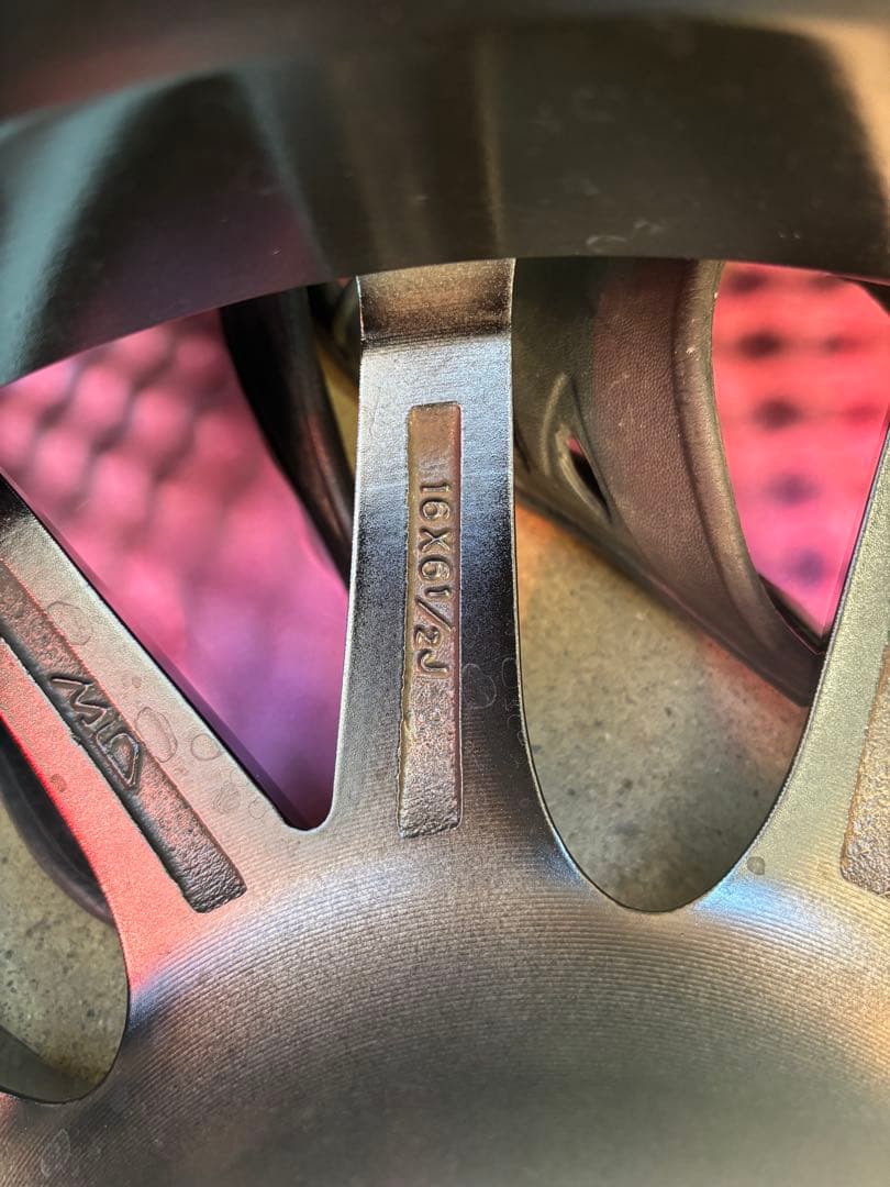 215/65R16 スタッドレスタイヤ　タイヤホイールセット　アルファード