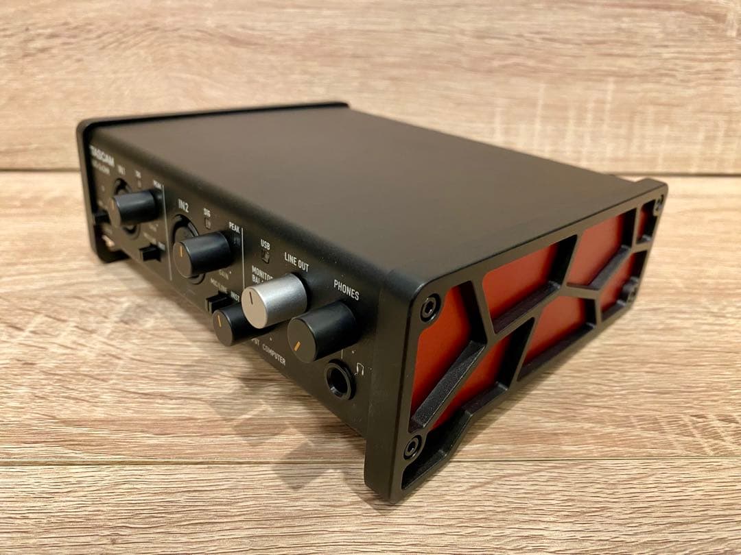 TASCAM US-2x2HR オーディオインターフェイス(新品同様おまけつき)