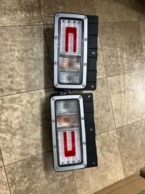 KOITO　日野純正LEDテールランプ　左右セット　トラック➂'
