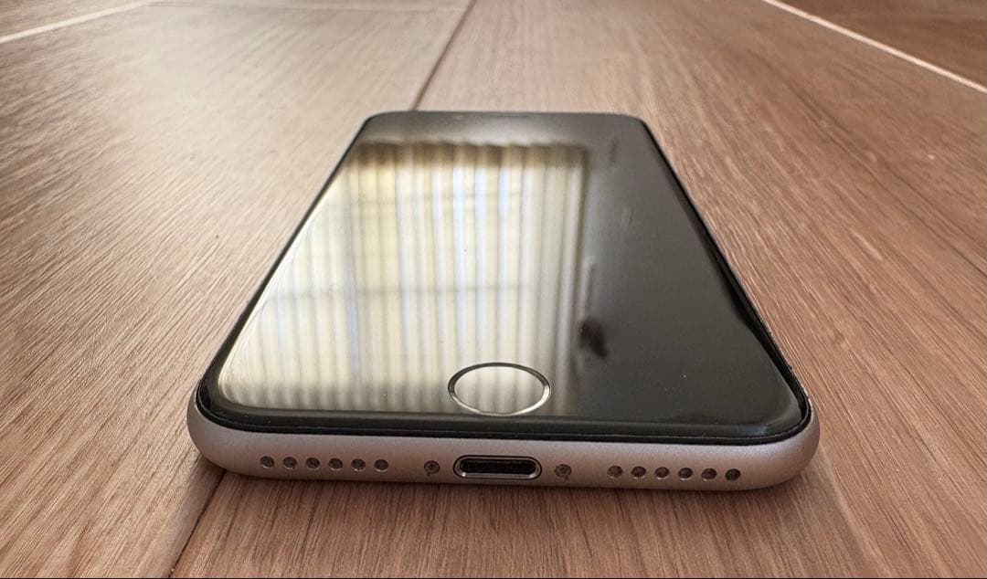 iPhone SE 第3世代 64GB スターライト SIMフリー 初期化済