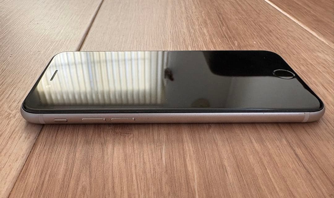 iPhone SE 第3世代 64GB スターライト SIMフリー 初期化済