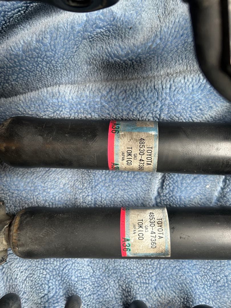 プリウスα後期　純正ショックアブソーバー