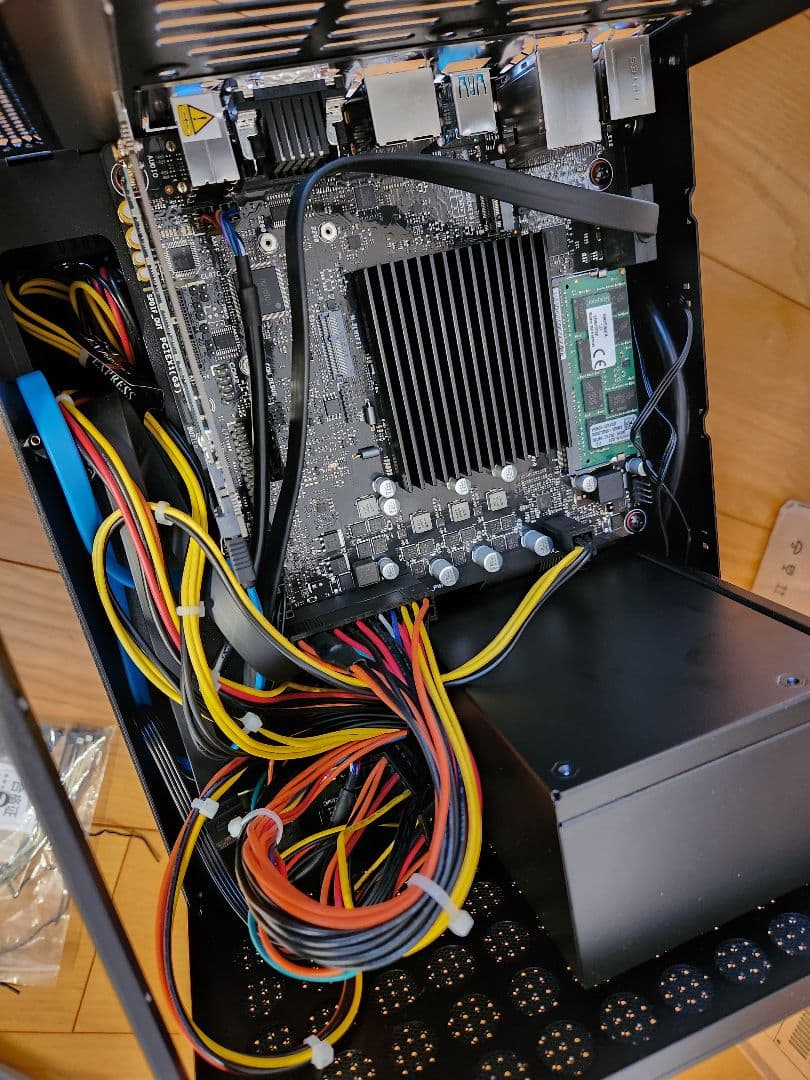 JONSBO N3ケース N100マザー 400W電源 SSD メモリ付き