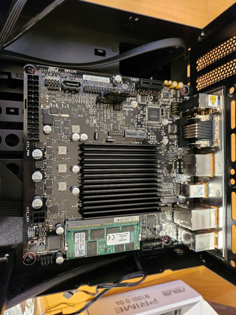 JONSBO N3ケース N100マザー 400W電源 SSD メモリ付き