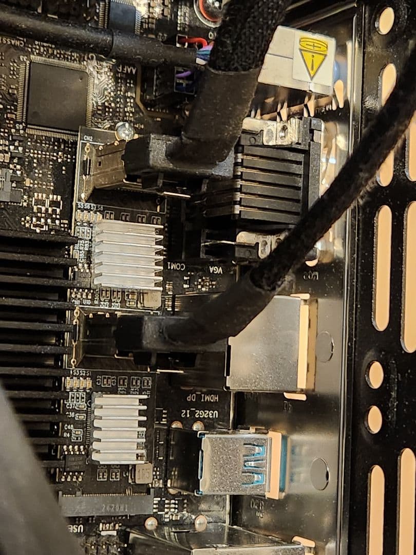 JONSBO N3ケース N100マザー 400W電源 SSD メモリ付き