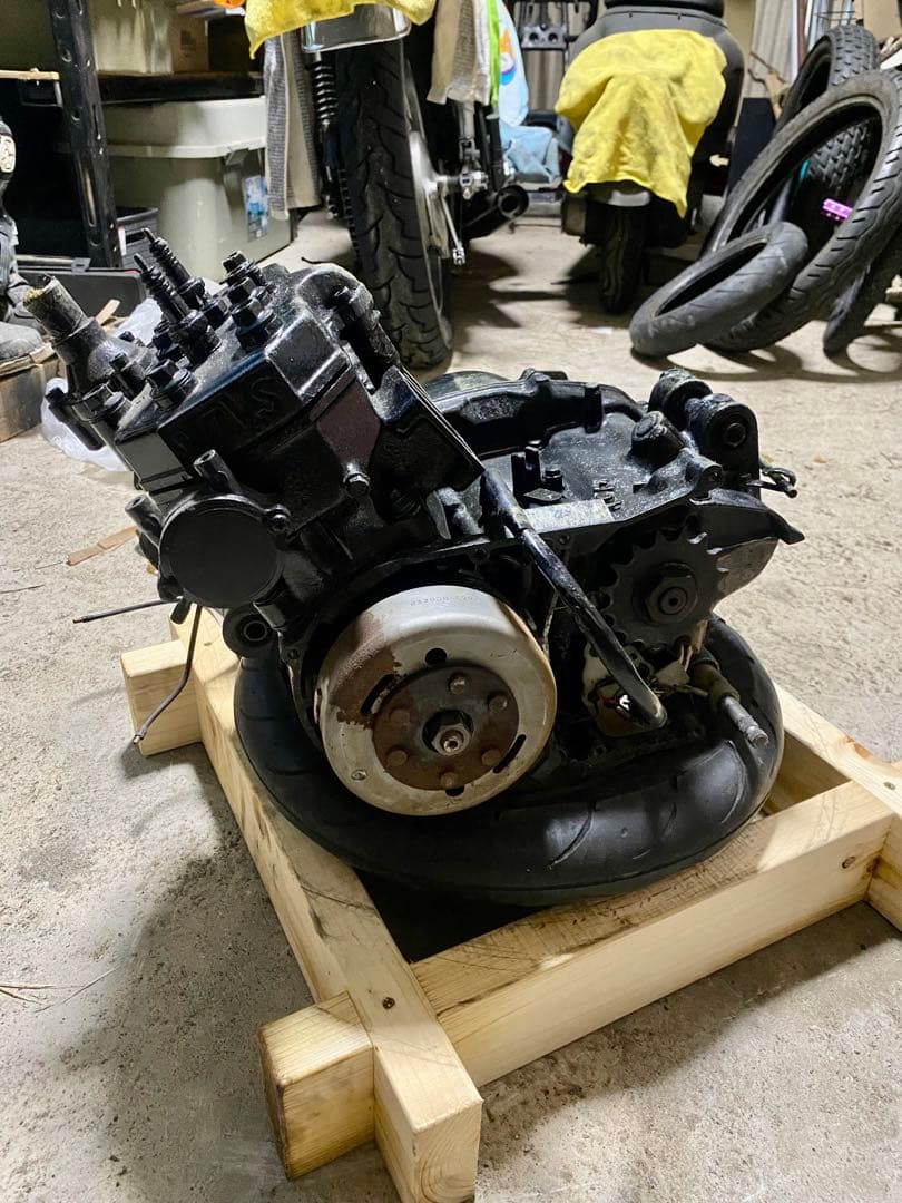 買いますくんRZ250R 29L エンジン本体 クランキングOK ベース