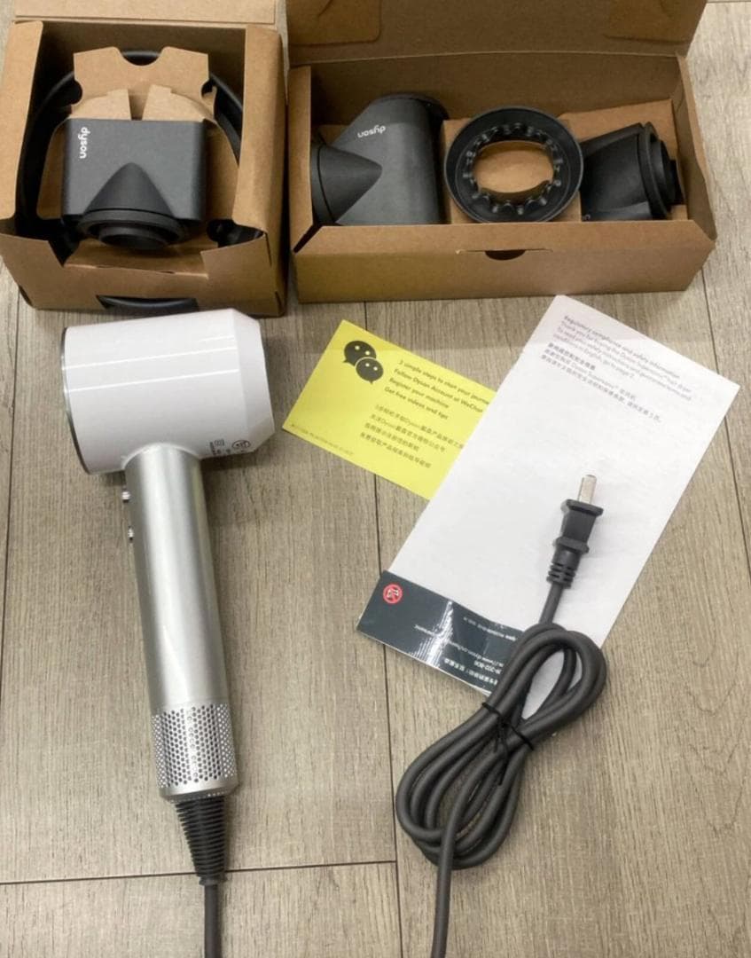 Dyson Supersonic ヘアドライヤー（2回使用）- 銀色