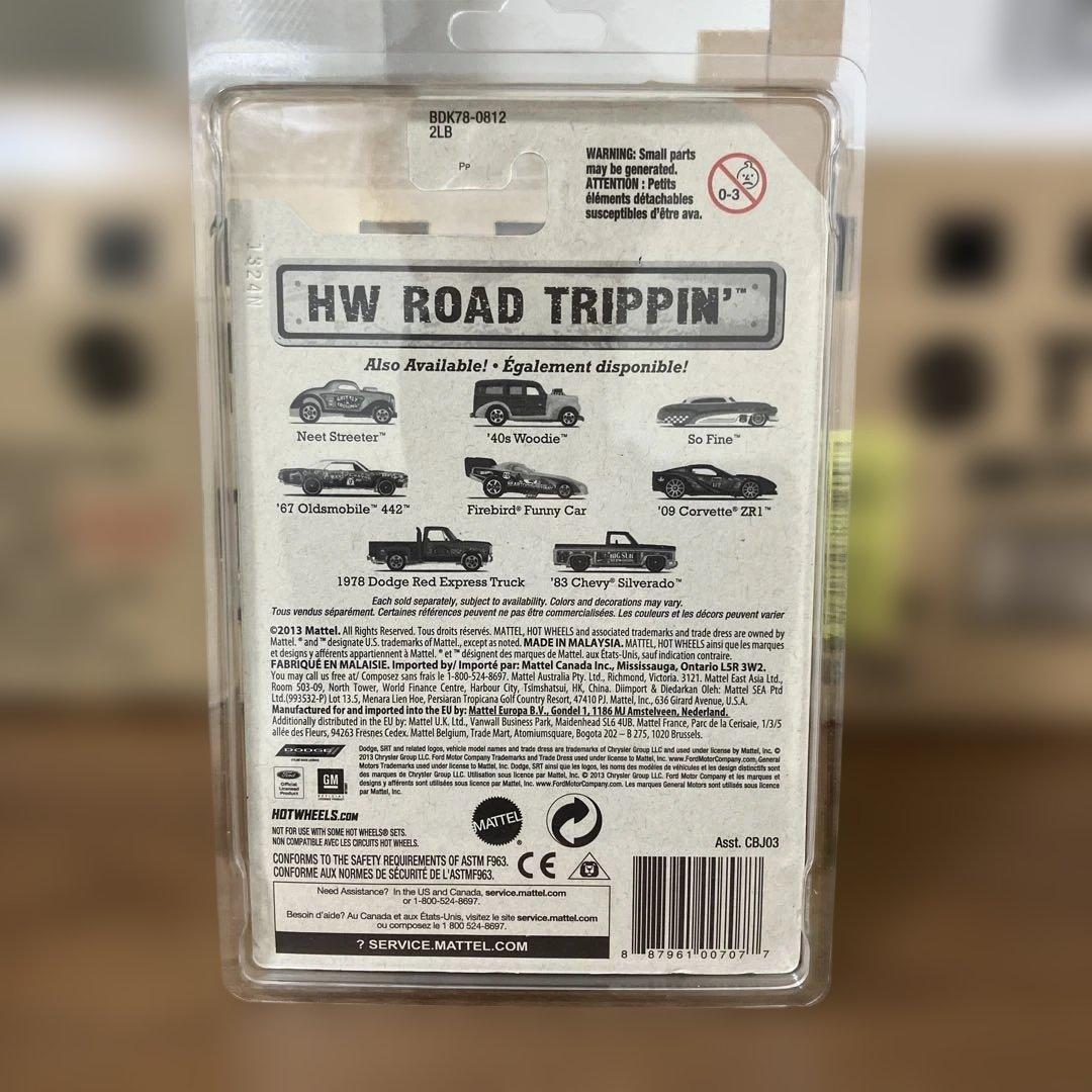 ホットウィール　83 CHEVY SILVERADO ROAD TRIPPIN'