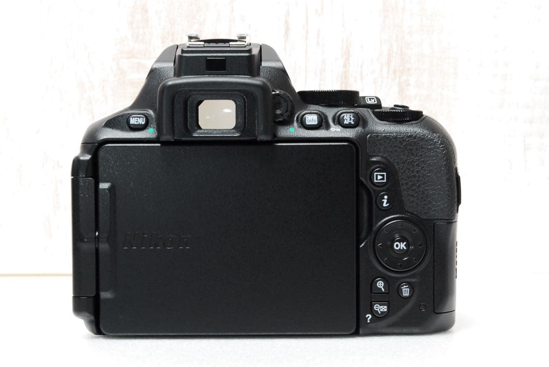 ❤️美品❤️ショット数少❤️Wi-Fi搭載❤️ダブルレンズ Nikon D5600