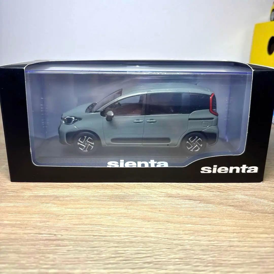 し*う様 【未開封】非売品 トヨタ シエンタ アーバンカーキ1/30カラーサンプ