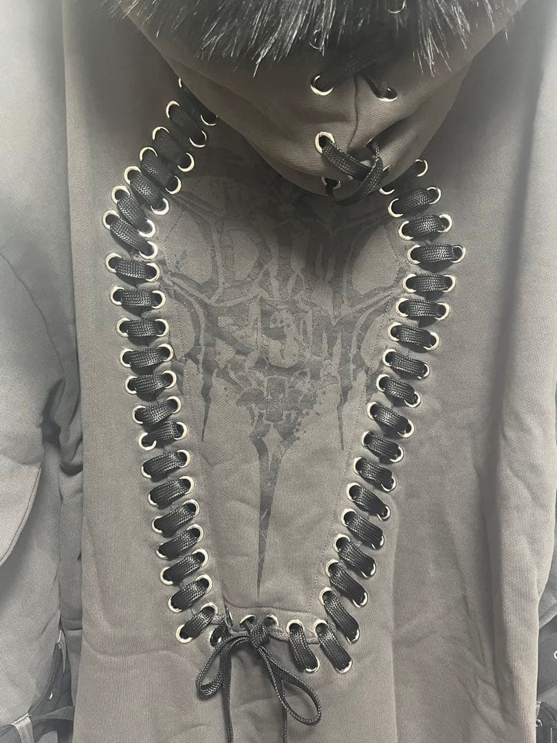 新品DimMoire×REFLEM 超ハトメファーフードパーカー