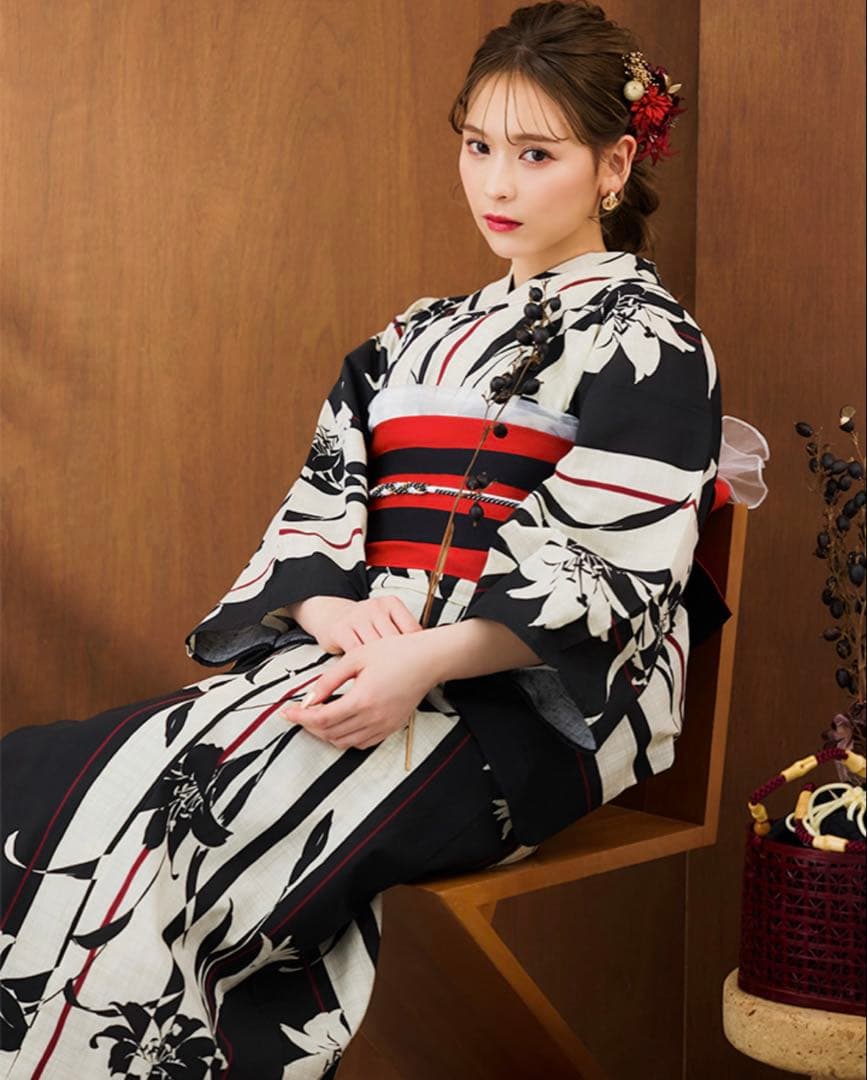 新品未使用　ストライプ×百合レトロモダン浴衣【浴衣３点セット浴衣/帯/下駄】