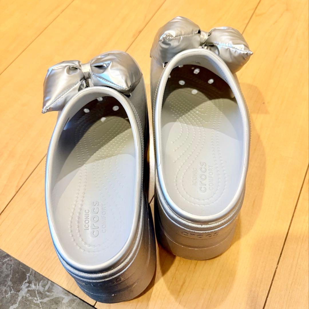 【美品】crocs クロックス サイレン メタリック ボウ クロッグ