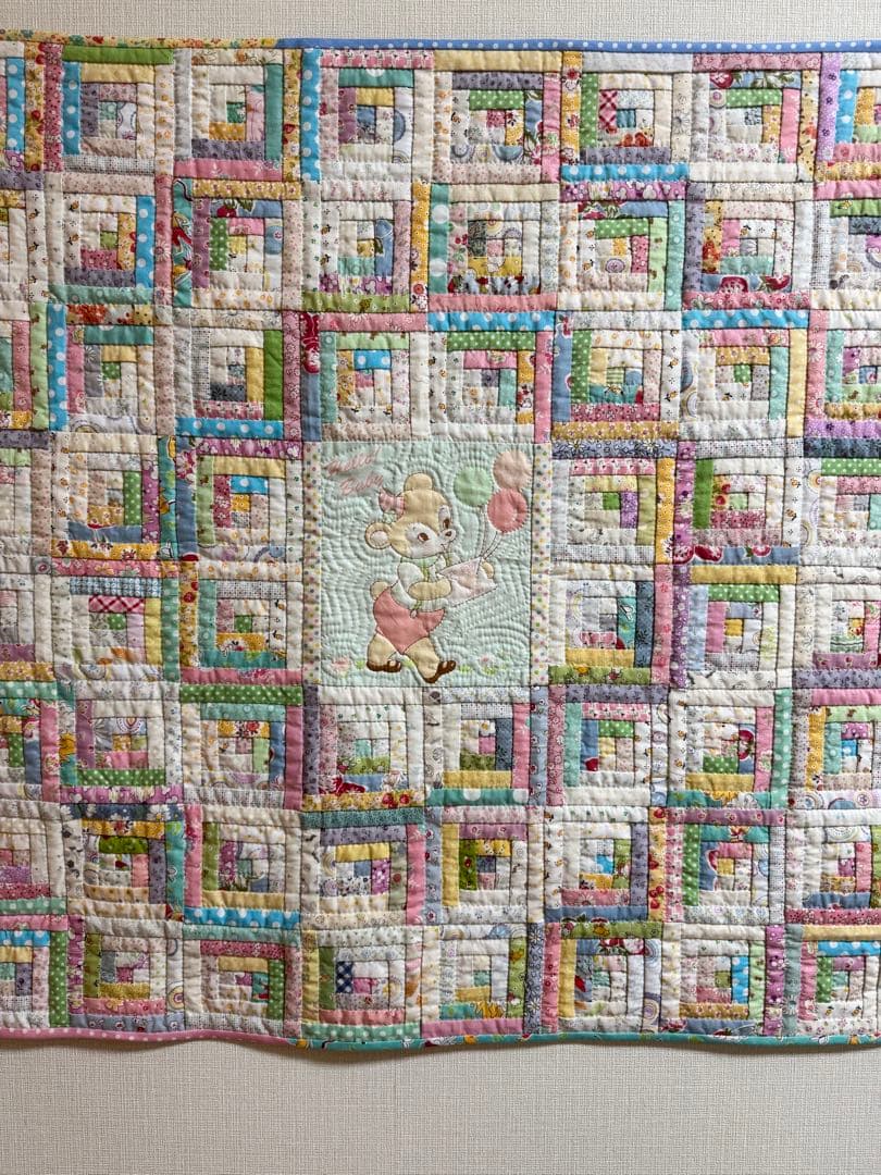 ベビーベアとログキャビンのキルト　パッチワーク　ベビーキルト　ハンドメイド