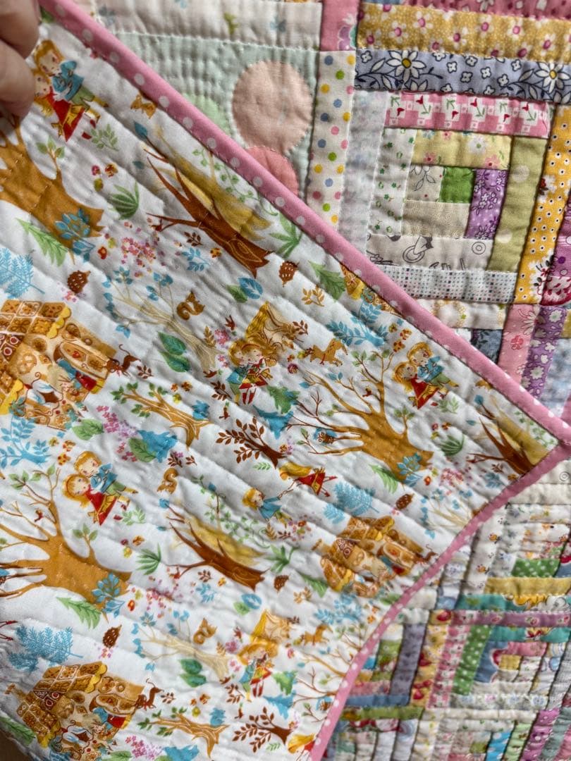 ベビーベアとログキャビンのキルト　パッチワーク　ベビーキルト　ハンドメイド