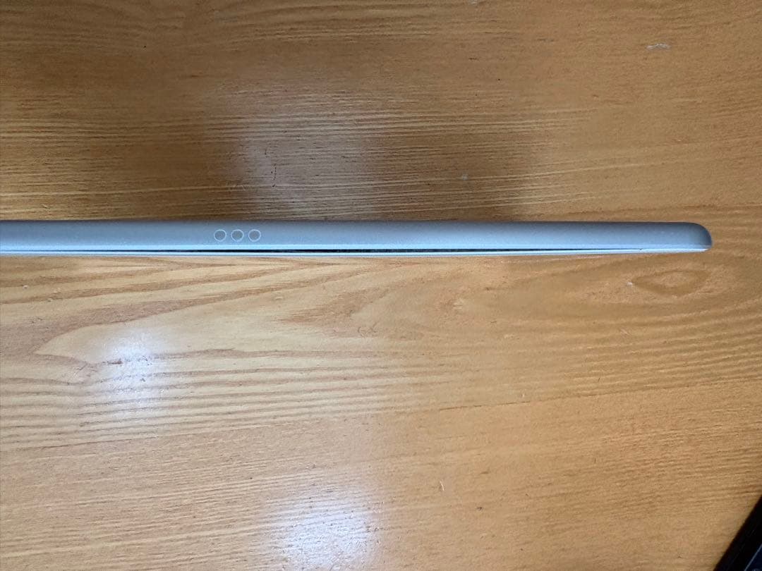 Apple iPad シルバー 本体　第8世代　wifiモデル