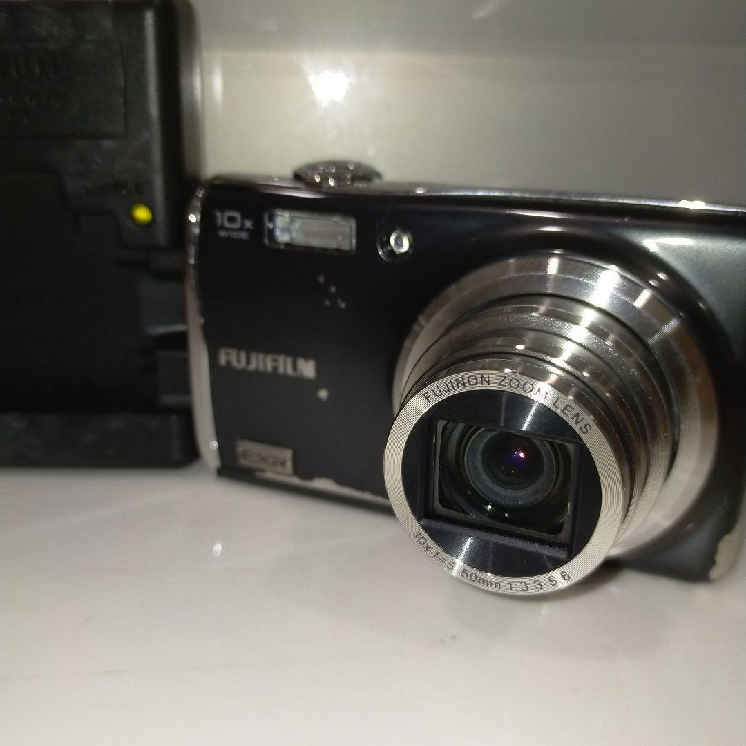 【動作品】FUJIFILM FINEPIX F70EXR ブラック 充電器付き